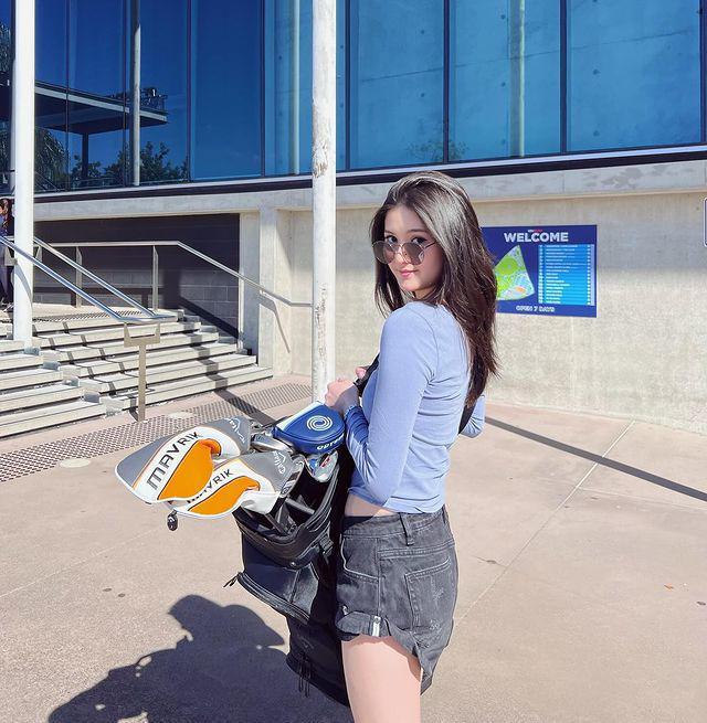 Ái nữ gia tộc tỷ đô mê diện đồ tôn da trắng mịn, chân thon nuột nà-1