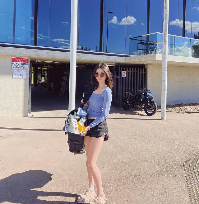 Ái nữ gia tộc tỷ đô mê diện đồ tôn da trắng mịn, chân thon nuột nà-2