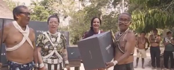 Được kết nối Internet nhờ Elon Musk, bộ lạc ở rừng rậm Amazon nghiện mạng xã hội-2