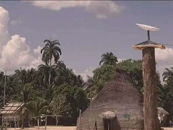 Được kết nối Internet nhờ Elon Musk, bộ lạc ở rừng rậm Amazon nghiện mạng xã hội-4