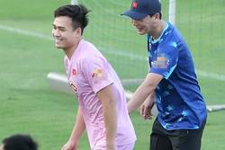 HLV Kim Sang-sik tiết lộ bí quyết 'làm anh' ở đội tuyển Việt Nam