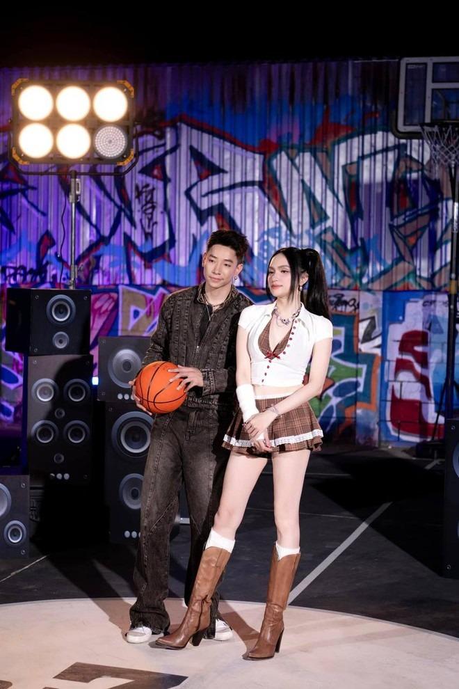 Hoa hậu Hương Giang có bạn trai mới, cả 2 còn đang du lịch Thái Lan?-14