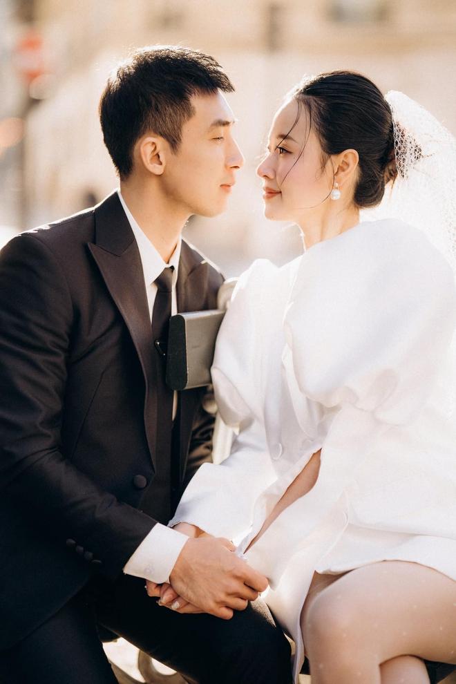 Midu tung loạt ảnh cưới với thiếu gia Minh Đạt: Tiết lộ chồng kém tuổi, đính chính tin đồn 1 đời vợ-1