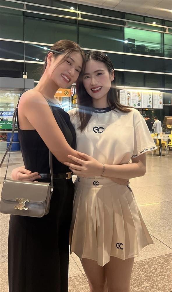 Hoa hậu Ý Nhi về nước, bạn trai và gia đình ra tận sân bay đón-5