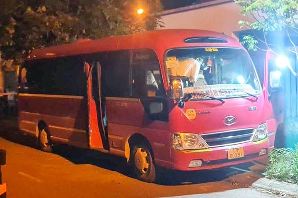 Nhốt 3 con trên xe giữa trời 54 độ C vì mải mê mua sắm, bà mẹ bị bắt-2