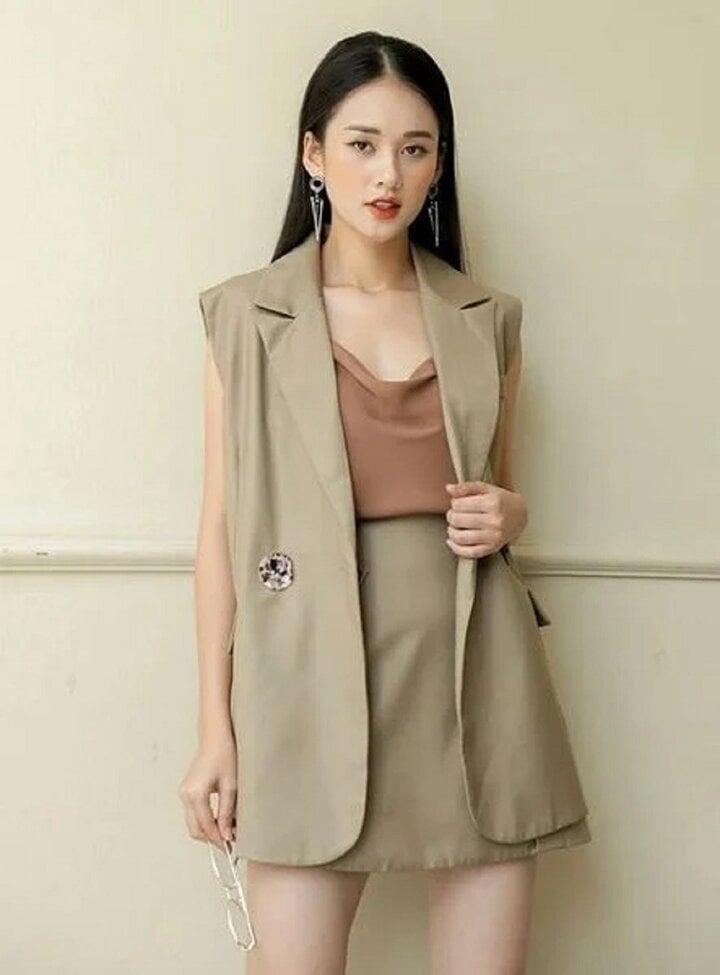 Cách mix áo hai dây cứu tinh cho mùa hè nắng nóng