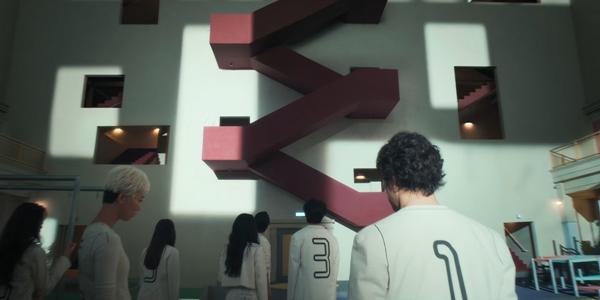 Đặt lên bàn cân 2 bom tấn sinh tồn The 8 Show và Squid Game của Hàn Quốc-5