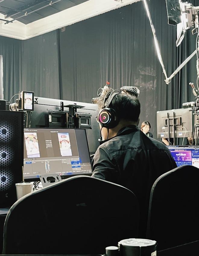 Lần đầu đến tận studio Quyền Leo Daily xem quy trình tổ chức 1 phiên live, phụ huynh ngồi dưới lo con lỗ vốn vỡ nợ-3