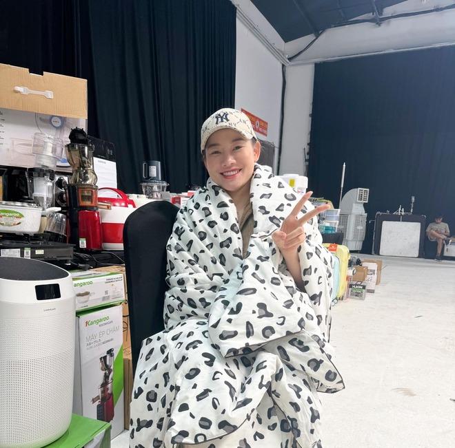 Lần đầu đến tận studio Quyền Leo Daily xem quy trình tổ chức 1 phiên live, phụ huynh ngồi dưới lo con lỗ vốn vỡ nợ-6