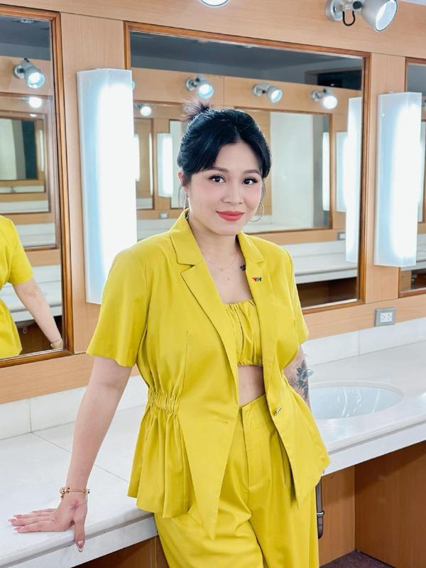Sắc vóc đời thực tuổi 39 của MC Hoàng Linh