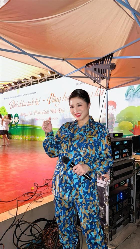 Sắc vóc đời thực tuổi 39 của MC Hoàng Linh
