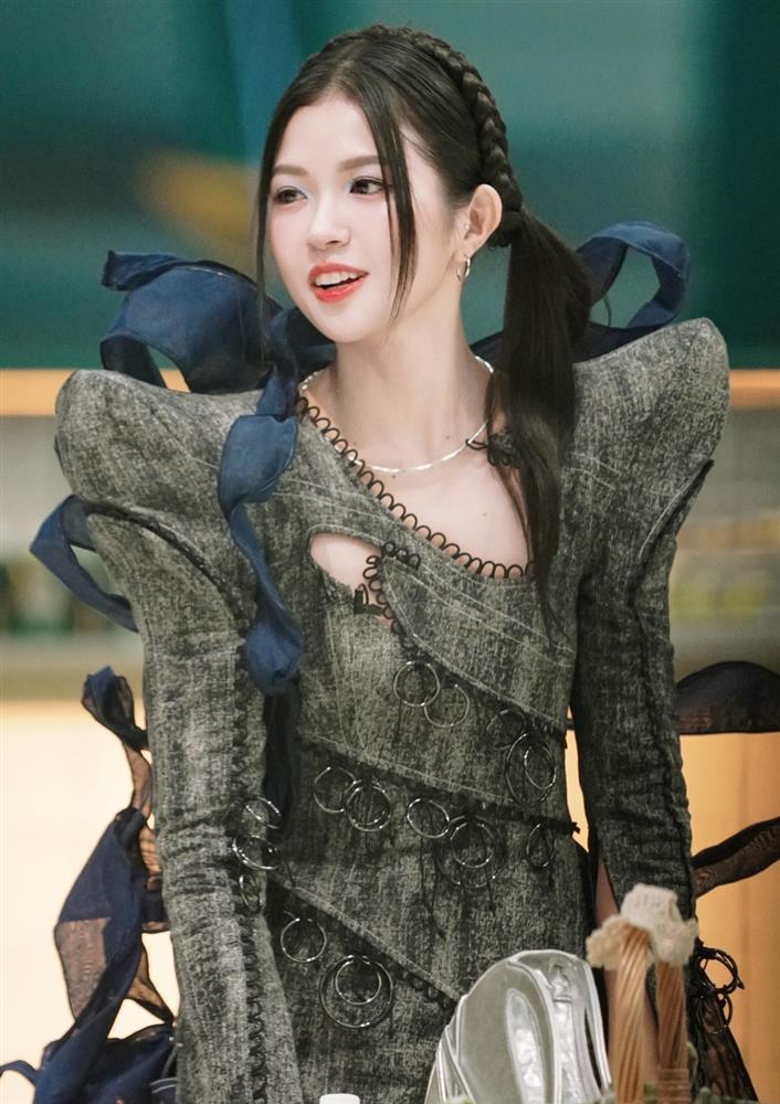 Thời trang của Suni Hạ Linh tại Đạp Gió 2024