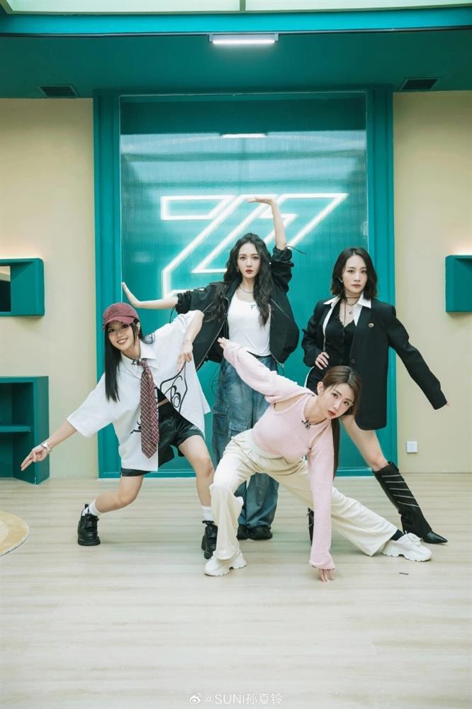 Thời trang của Suni Hạ Linh tại Đạp Gió 2024-6