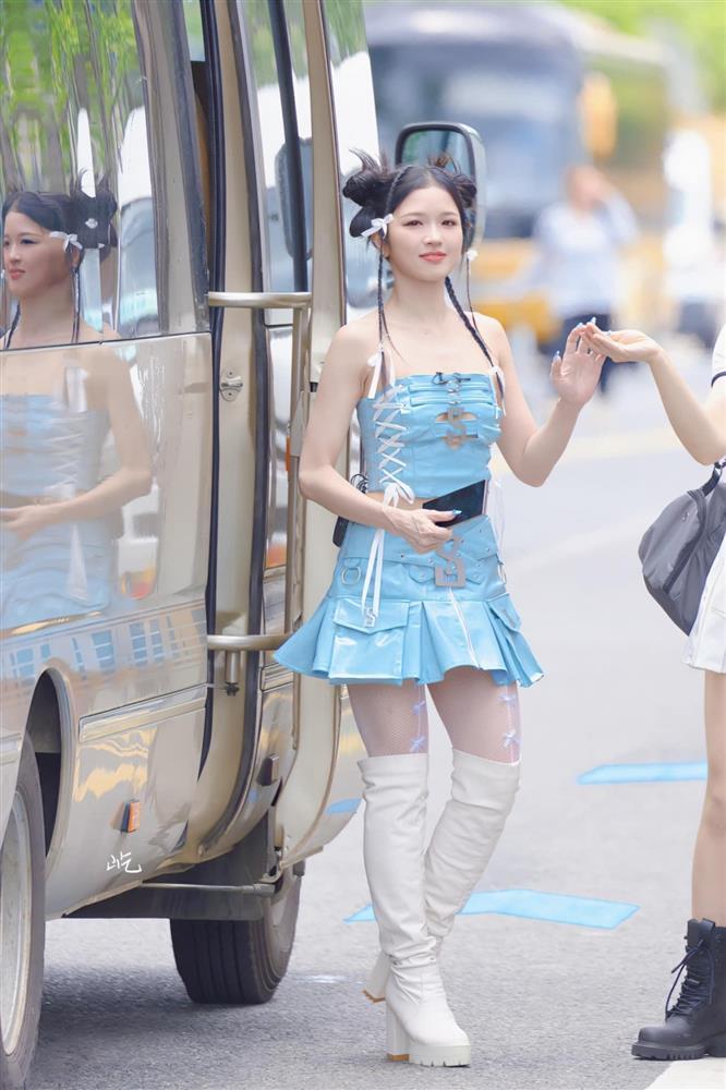 Thời trang của Suni Hạ Linh tại Đạp Gió 2024-13