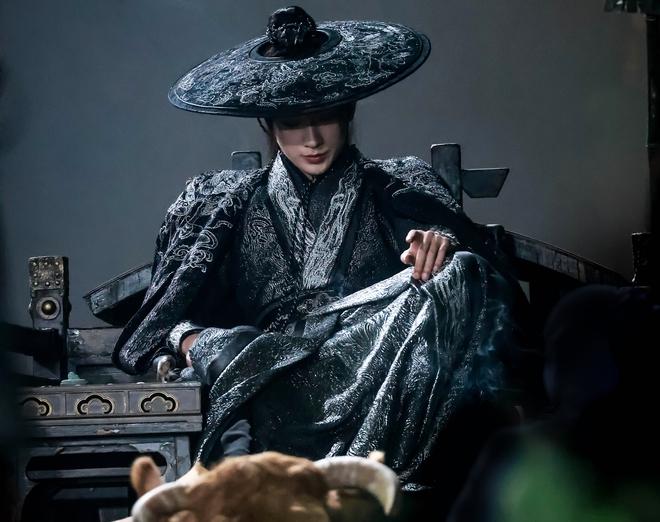 Mỹ nam vừa đẹp vừa ngầu khiến dân tình u mê lạc lối, đánh xe bò cũng sang chảnh khó ai bì kịp-2