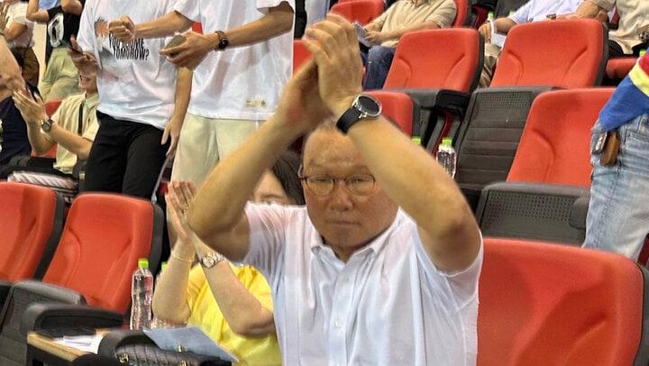 Tiến Linh khai hỏa thời HLV Kim Sang-sik, ông Park Hang Seo ăn mừng nồng nhiệt-1