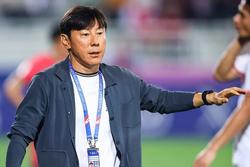 Cầu thủ Indonesia mắc lỗi ngớ ngẩn, HLV Shin Tae-yong cảnh cáo
