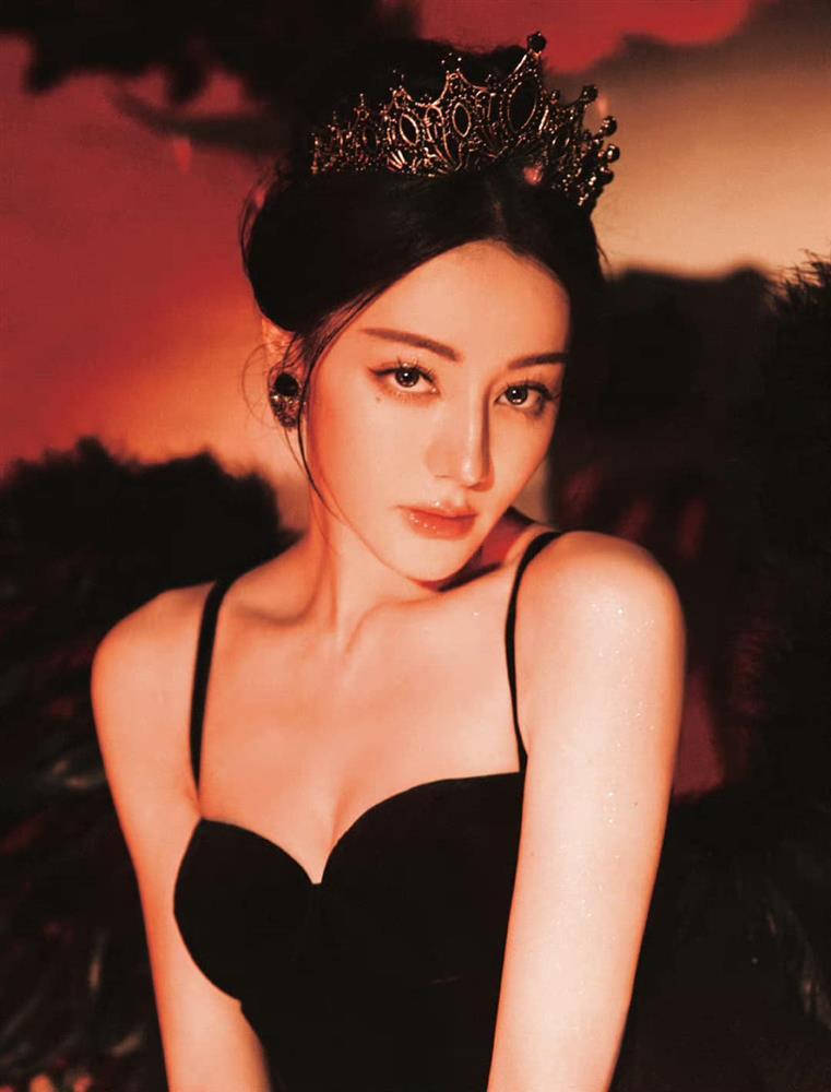 Địch Lệ Nhiệt Ba hóa thiên nga đen trong show truyền hình, nhan sắc ra sao mà gây bão cõi mạng?-4