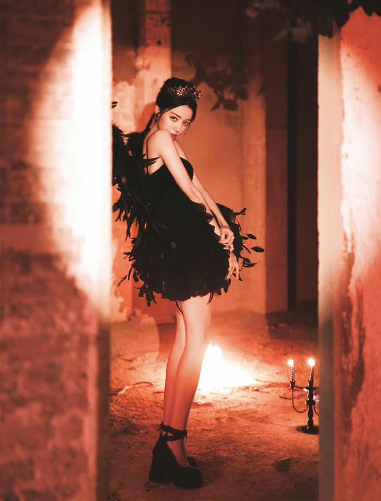 Địch Lệ Nhiệt Ba hóa thiên nga đen trong show truyền hình, nhan sắc ra sao mà gây bão cõi mạng?-5