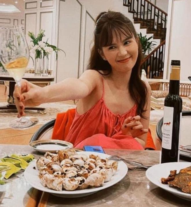 Ngọc Trinh lộ khuyết điểm đáng báo động qua ống kính team qua đường-9