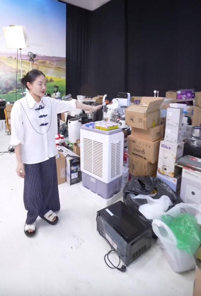 Phiên live ồn ào nhất ngày siêu sale: Quang Linh Vlogs, Quyền Leo hay Võ Hà Linh?-3