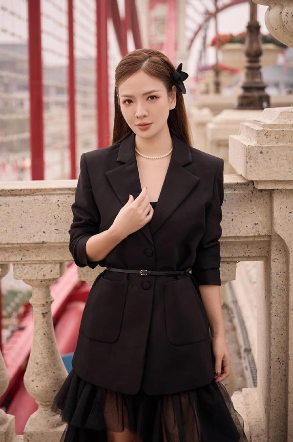 Sắc vóc đời thực tuổi 40 của MC Đan Lê-6