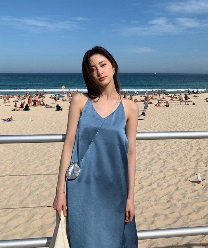 Những kiểu váy hai dây hấp dẫn cho quý cô diện trong mùa hè-7