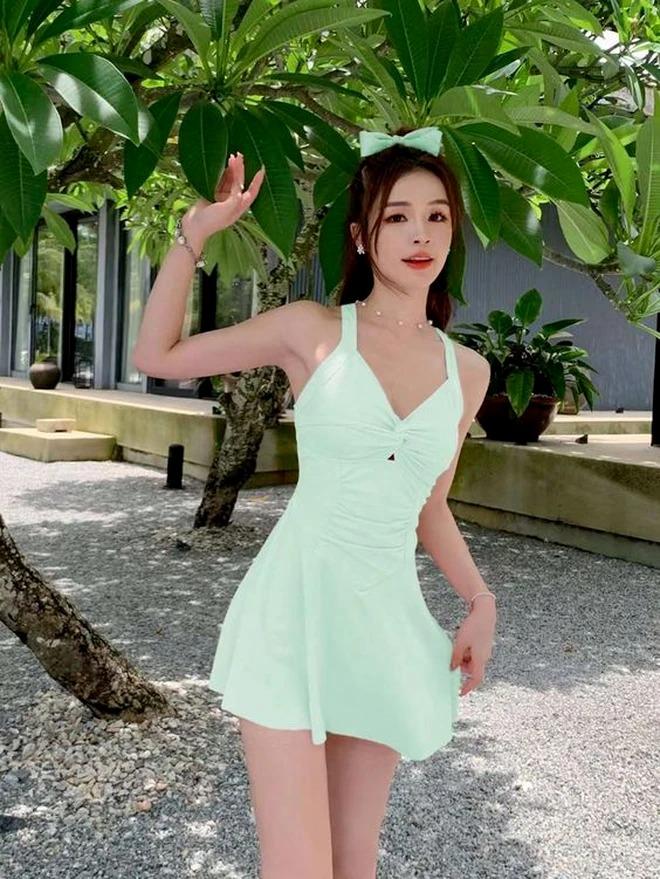 Gợi ý những kiểu áo tắm mùa hè quyến rũ và sành điệu-5