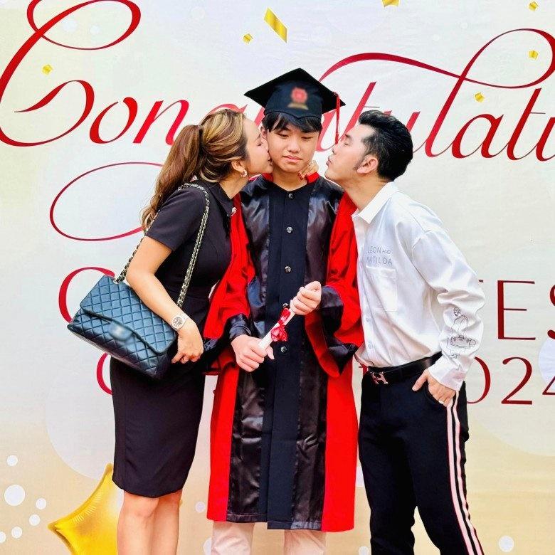 Ưng Hoàng Phúc flex nhẹ con trai riêng của bà xã, 16 tuổi đã cao hơn bố dượng-3