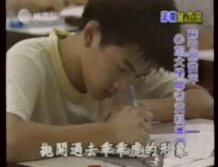 Ngũ A Ka Tô Hữu Bằng là người Trung Quốc đầu tiên vừa livestream vừa làm bài thi đại học-1