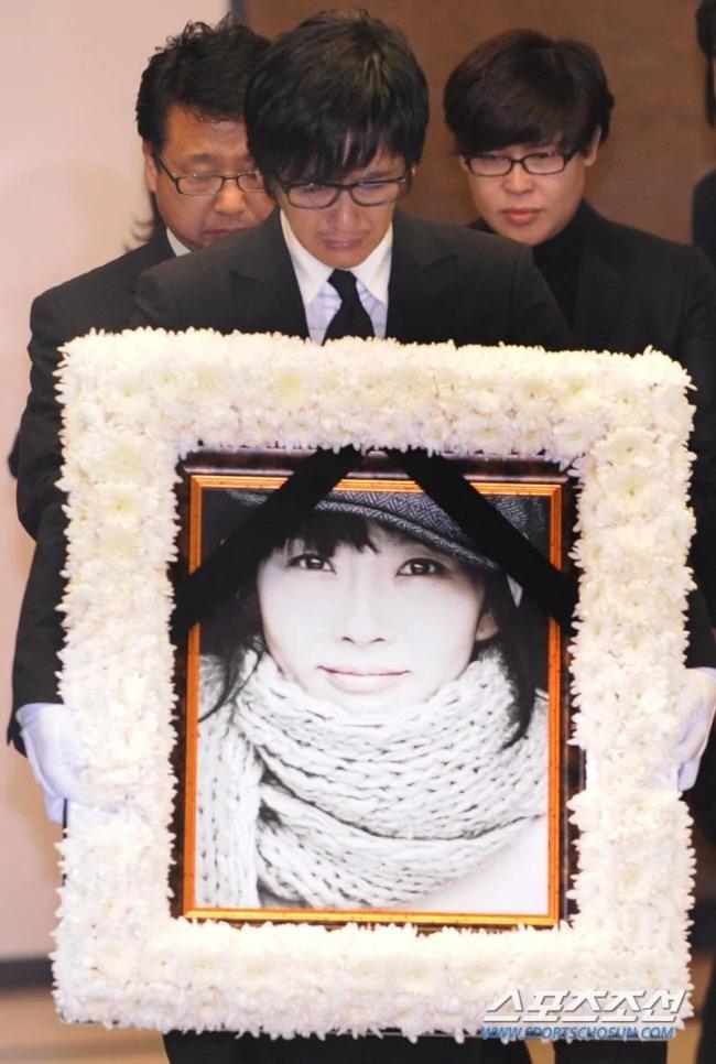 Choi Jin Sil bí mật dành 185 triệu giúp nạn nhân vụ cưỡng bức tập thể Miryang, sau 20 năm chuyện mới sáng tỏ-6