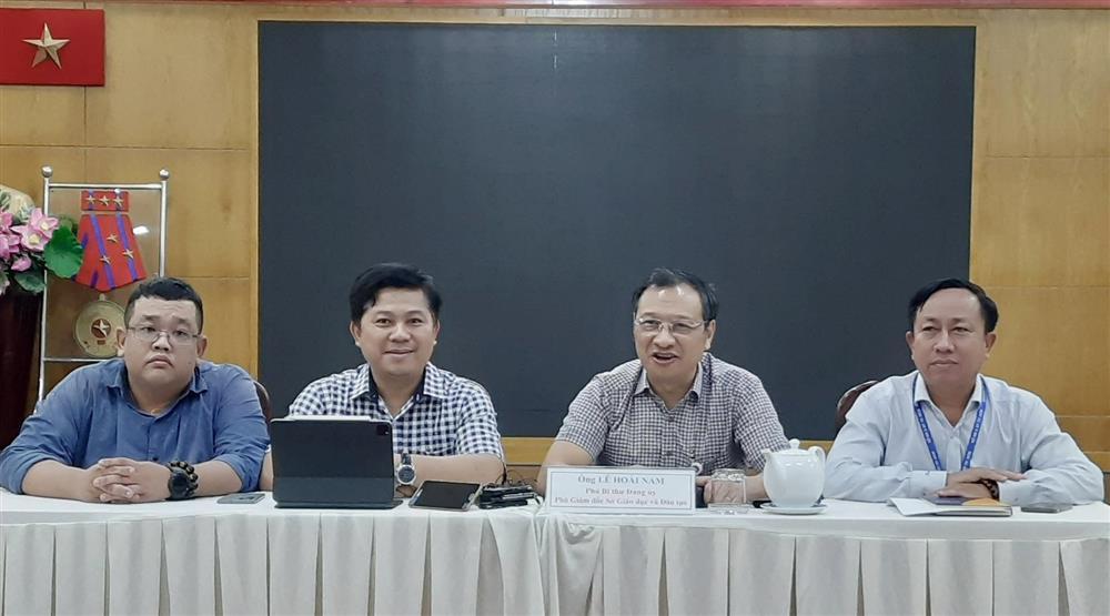 Thí sinh bật khóc vì đề thi Toán, Sở Giáo dục TPHCM nói thi phải có khó và dễ-1