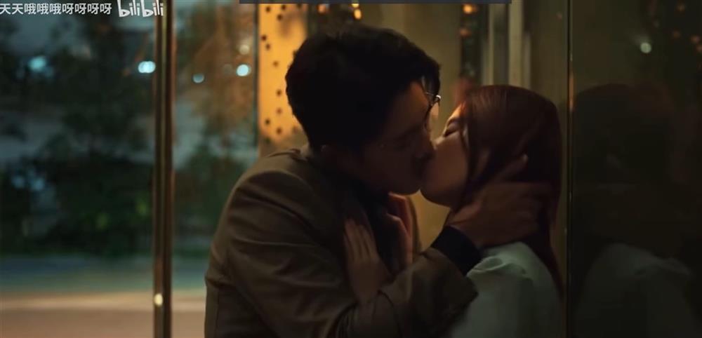 Cảnh hôn của Lưu Diệc Phi gây bất mãn-2