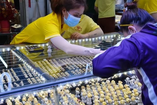 Giá vàng hôm nay, 8/6: Giảm mạnh, nhà đầu tư bán tháo-1