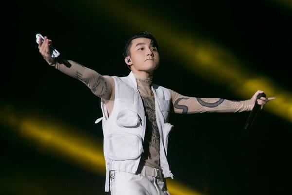 Nhan sắc mỹ nhân mới của Sơn Tùng M-TP gây vỡ mộng, không tươi trẻ như ảnh mạng-9