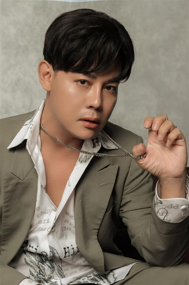 Nam diễn viên Việt U50 không vợ con, vất vả mưu sinh, 13 năm chăm cha nằm một chỗ-1