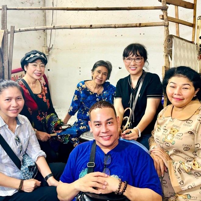 Nam diễn viên Việt U50 không vợ con, vất vả mưu sinh, 13 năm chăm cha nằm một chỗ-8