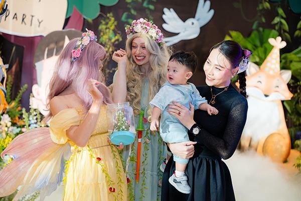 Con trai út Cường Đô la đáng yêu trong ngày thôi nôi-2