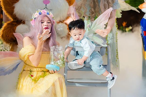 Con trai út Cường Đô la đáng yêu trong ngày thôi nôi-3