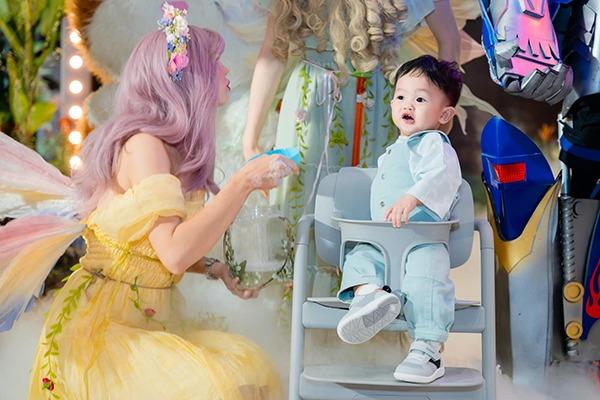 Con trai út Cường Đô la đáng yêu trong ngày thôi nôi-4