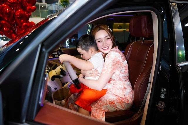 Chi Bảo chi 15 tỷ mua 2 xế hộp tặng vợ bầu-3