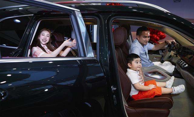 Chi Bảo chi 15 tỷ mua 2 xế hộp tặng vợ bầu-4