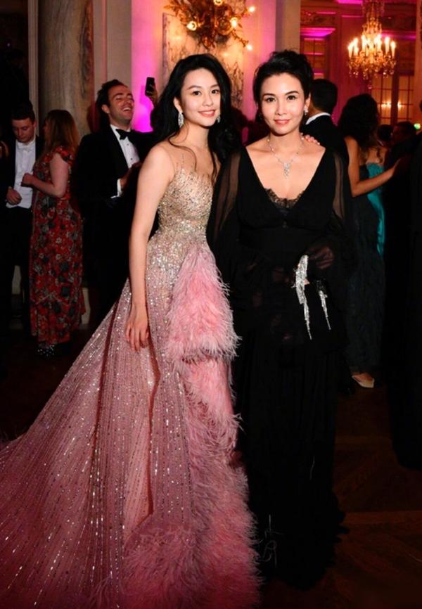 U60 Khâu Thục Trinh trẻ trung lấn át con gái-7