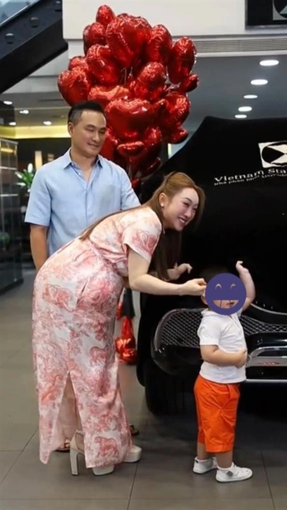 Bà xã Chi Bảo gây lo lắng vì hành động gây nguy hiểm khi mang thai ở tháng thứ 6-1