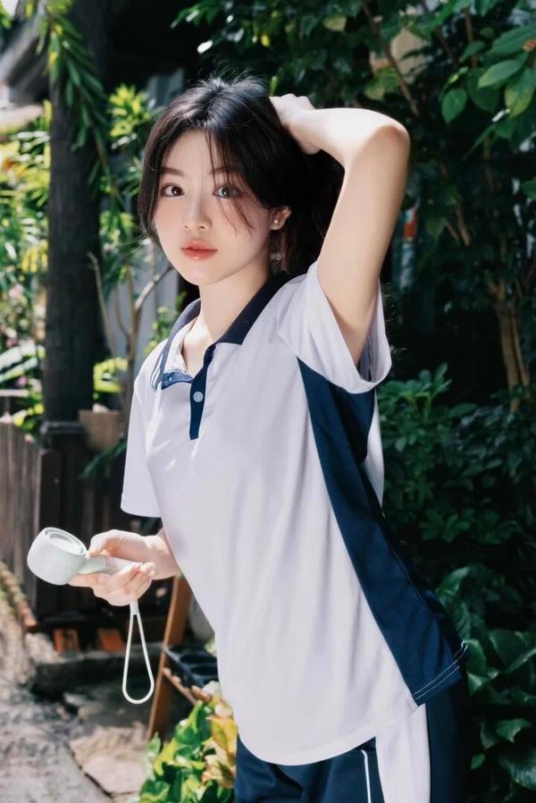 Mặc đồng phục chụp ảnh, con gái MC Quyền Linh được khen là nữ thần thanh xuân-10