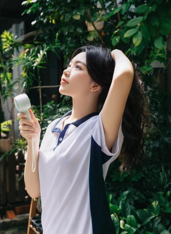 Mặc đồng phục chụp ảnh, con gái MC Quyền Linh được khen là nữ thần thanh xuân-9