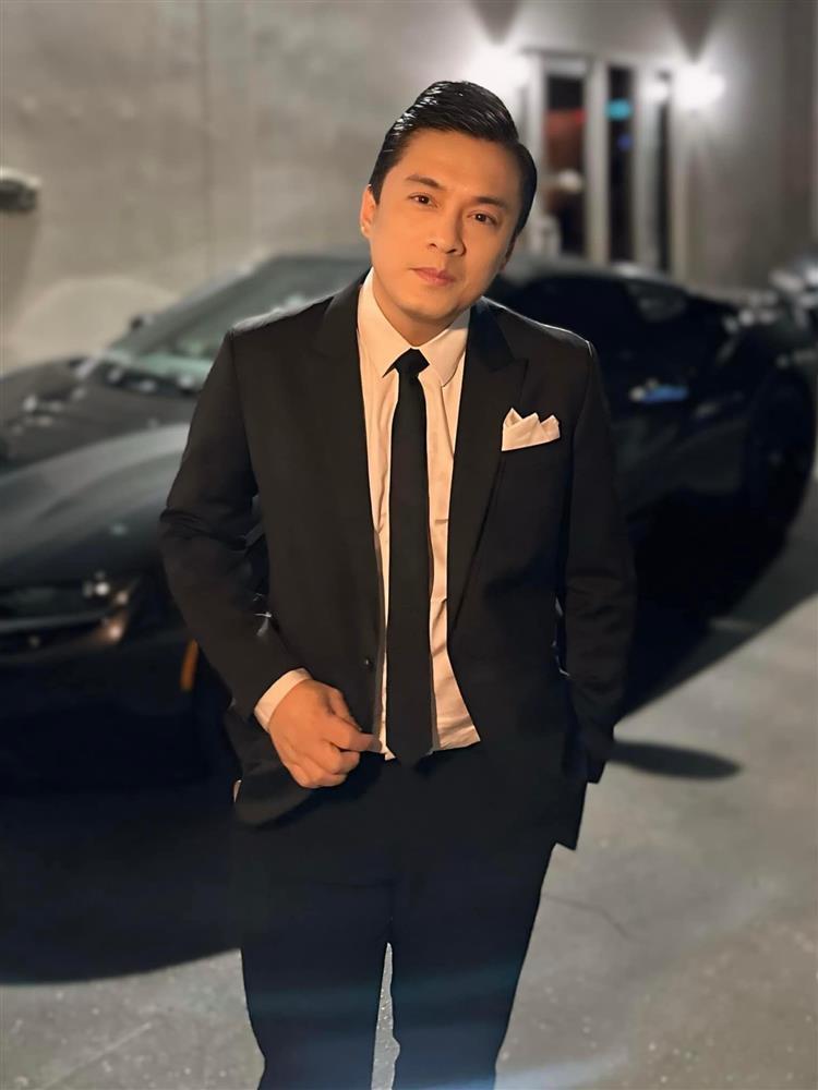 Cuộc sống của ca sĩ từng nhận cát-sê cả chục cây vàng lấy vợ kém 17 tuổi ra sao?-8