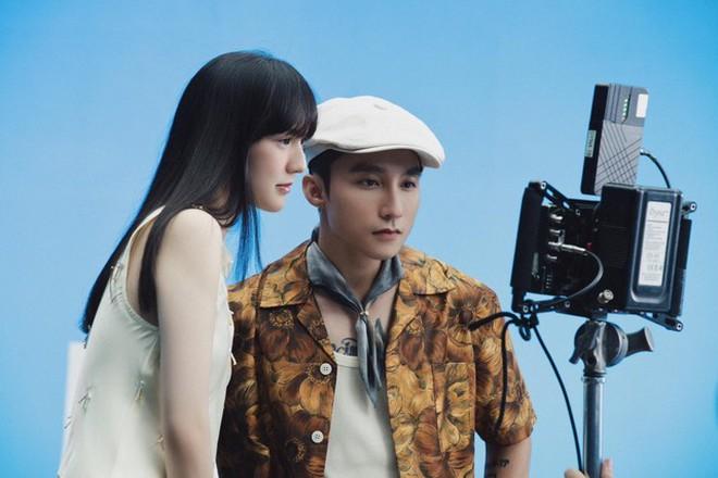 Cùng phong cách nàng thơ nhưng nữ chính MV mới của Sơn Tùng ăn đứt Hải Tú ở khoản ăn mặc!-5