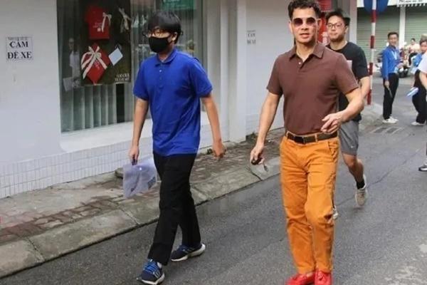 Nam sinh chia sẻ về khoảnh khắc ăn mừng kiểu Ronaldo đáng yêu sau buổi thi-1