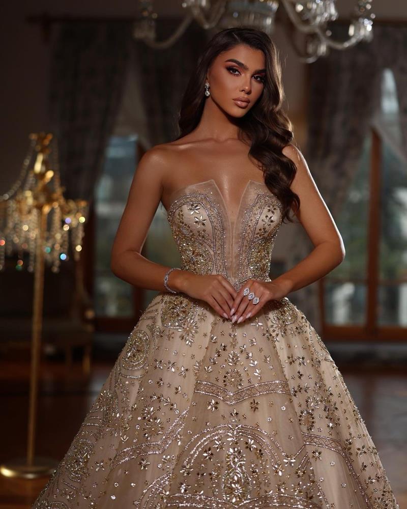 Vẻ đẹp nóng bỏng không góc chết, cuộc sống xa hoa của siêu mẫu 19 tuổi-7